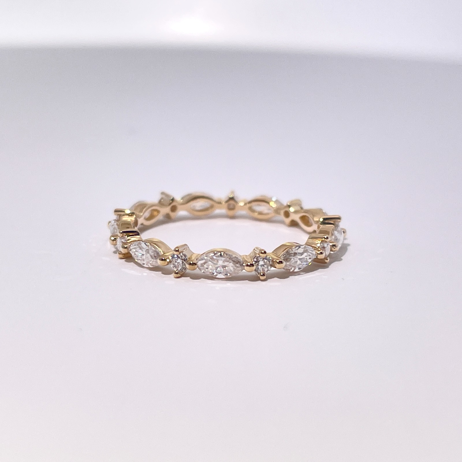 Mermaid's Miracle Ring — Moissanite solitaire op goud
